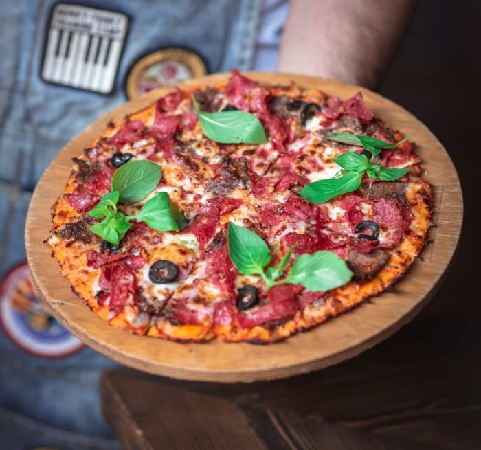 La pierre à pizza barbecue